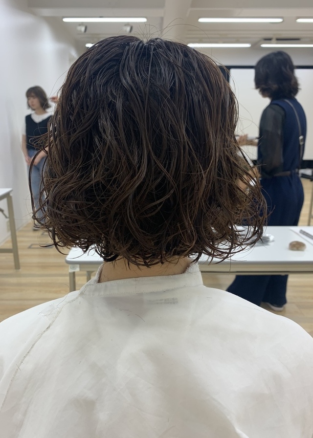 直毛さんはパーマはかからない まっすぐな髪にパーマをかけるためのポイント Careblog Magnolia マグノリア 東京 表参道にあるパーマが得意なヘアサロン 直毛さんはパーマはかからない まっすぐな髪にパーマをかけるためのポイント Careblog Magnolia マグノリア 東京 表参道にあるパーマが得意なヘアサロン