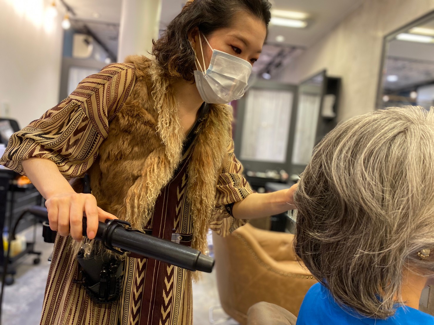 光文社 女性自身 シルバーヘアの撮影でした Staff Blog Magnolia マグノリア 東京 表参道にあるパーマが得意なヘアサロン 光文社 女性自身 シルバーヘアの撮影でした Staff Blog Magnolia マグノリア 東京 表参道にあるパーマが得意なヘアサロン