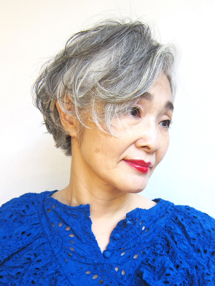 耳かけすっきり グレイヘアが美しいショートヘア Staff Blog Magnolia マグノリア 東京 表参道にあるパーマ が得意なヘアサロン